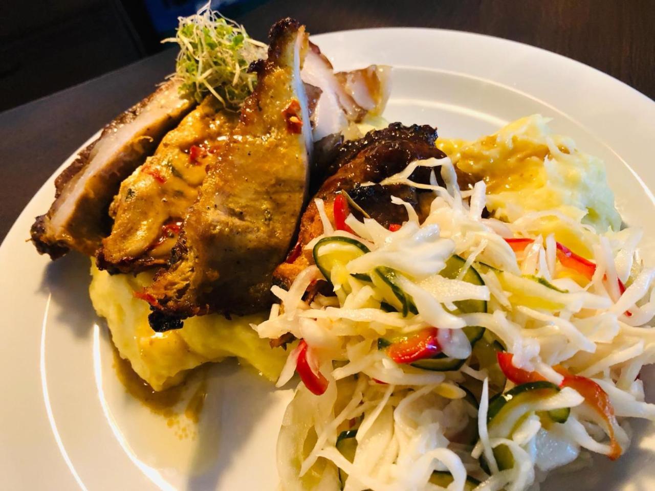 Penzion A Restauracia Hanisberg Krupina Eksteriør bilde