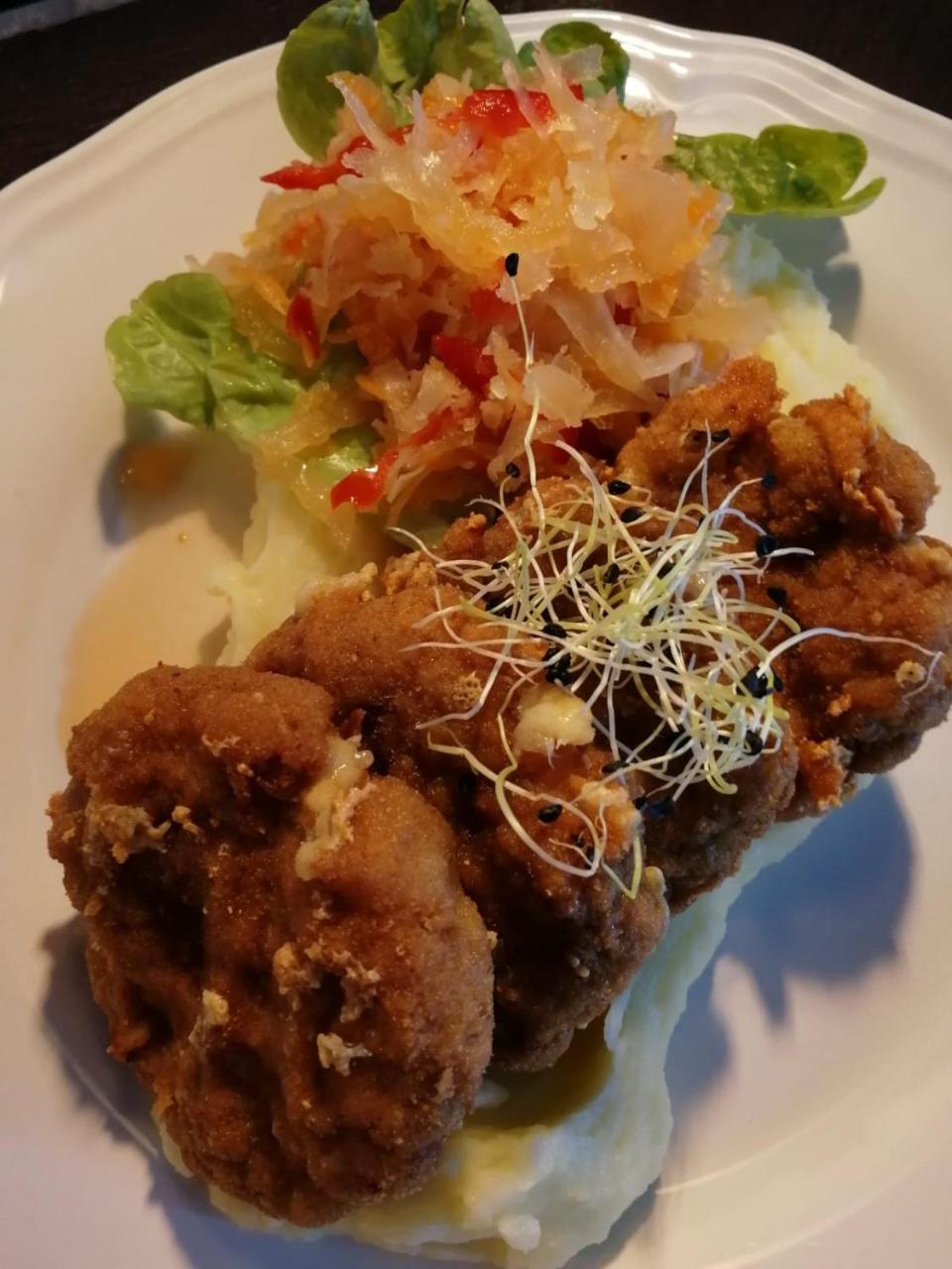 Penzion A Restauracia Hanisberg Krupina Eksteriør bilde