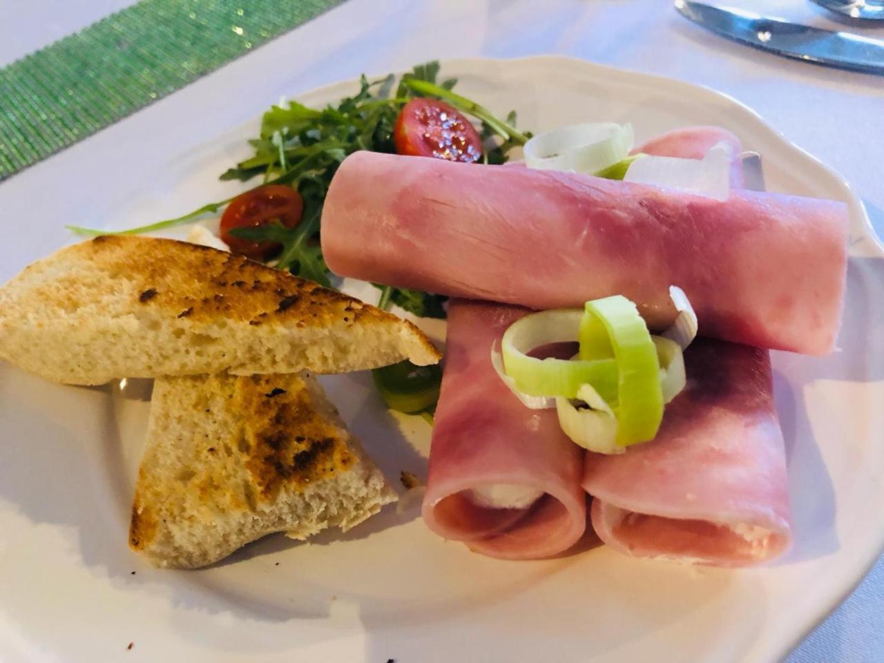 Penzion A Restauracia Hanisberg Krupina Eksteriør bilde